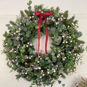 Mistletoe Delight Wreath